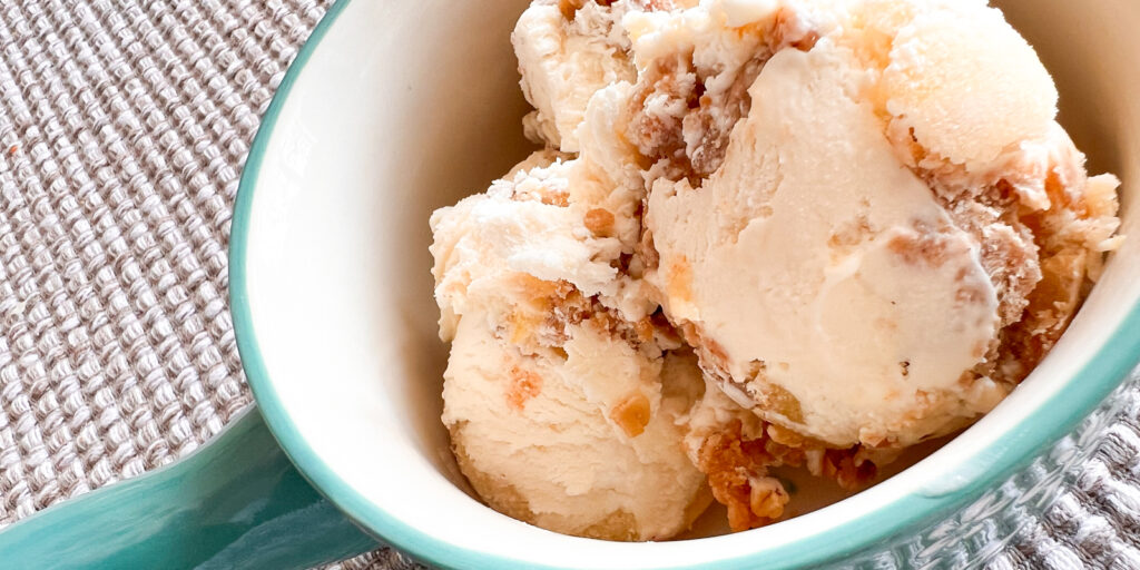 An image of scooped no-churn apple crisp ice cream in a bowl with a handle.